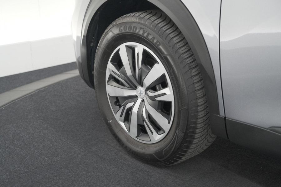Peugeot 2008 PureTech 100 Active Pack | Allseason Banden | Parkeersensoren | Navigatie | Apple Carplay
