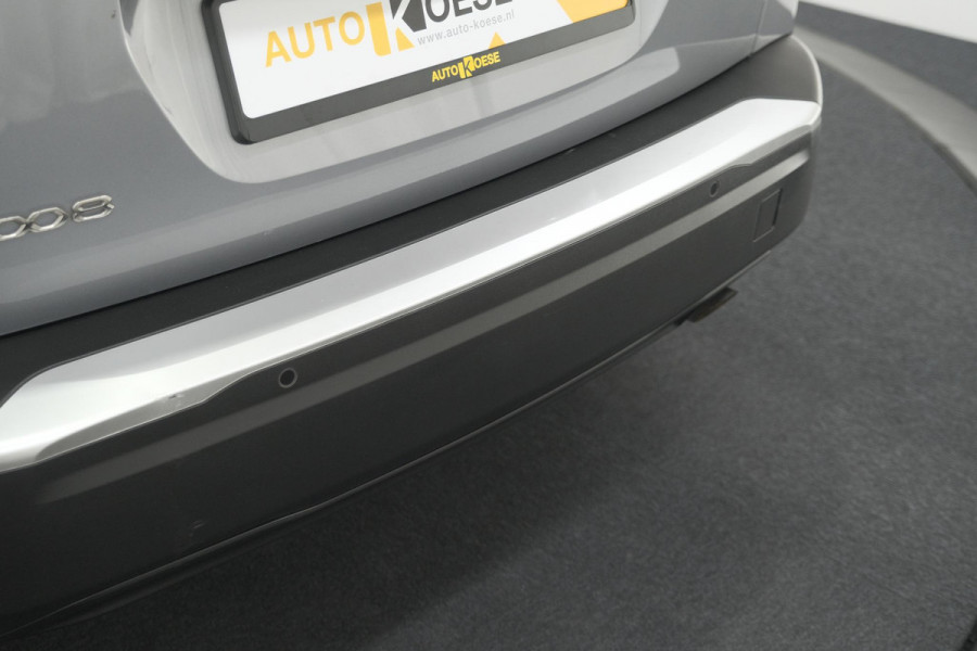 Peugeot 2008 PureTech 100 Active Pack | Allseason Banden | Parkeersensoren | Navigatie | Apple Carplay