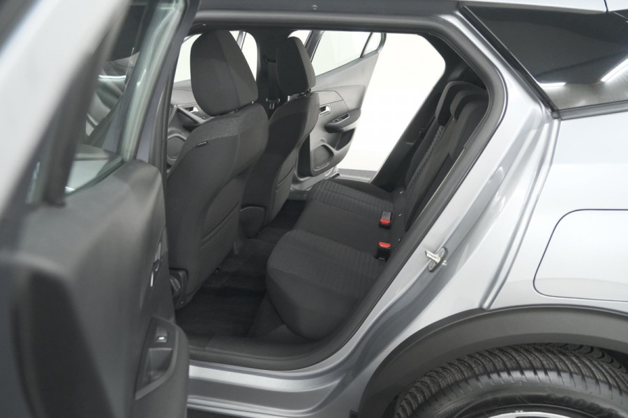 Peugeot 2008 PureTech 100 Active Pack | Allseason Banden | Parkeersensoren | Navigatie | Apple Carplay