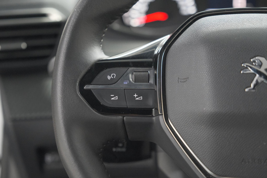 Peugeot 2008 PureTech 100 Active Pack | Allseason Banden | Parkeersensoren | Navigatie | Apple Carplay