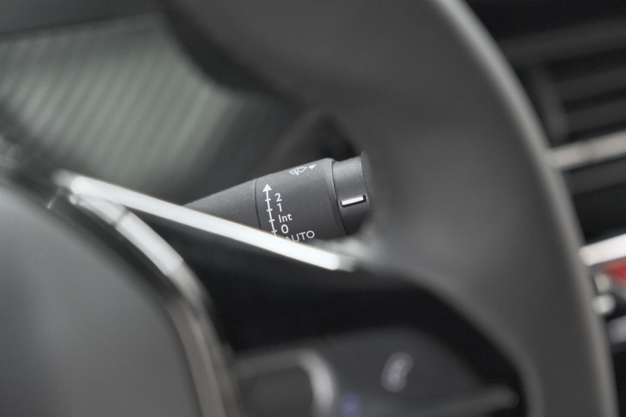 Peugeot 2008 PureTech 100 Active Pack | Allseason Banden | Parkeersensoren | Navigatie | Apple Carplay