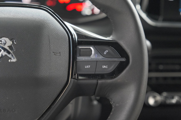 Peugeot 2008 PureTech 100 Active Pack | Allseason Banden | Parkeersensoren | Navigatie | Apple Carplay