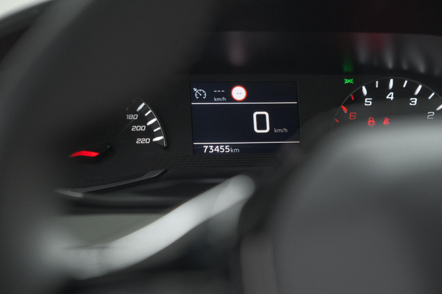 Peugeot 2008 PureTech 100 Active Pack | Allseason Banden | Parkeersensoren | Navigatie | Apple Carplay