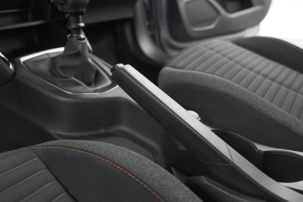 Peugeot 2008 PureTech 100 Active Pack | Allseason Banden | Parkeersensoren | Navigatie | Apple Carplay