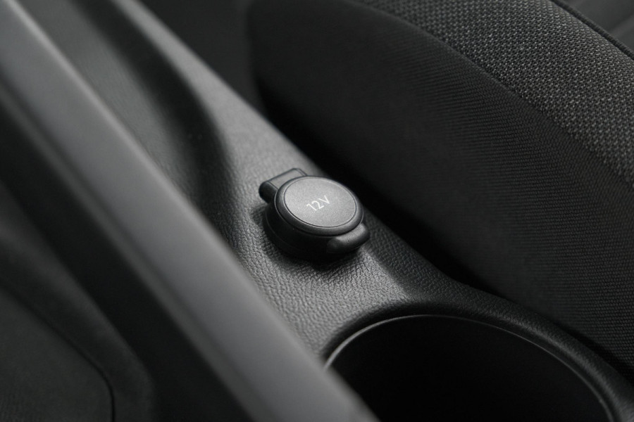 Peugeot 2008 PureTech 100 Active Pack | Allseason Banden | Parkeersensoren | Navigatie | Apple Carplay