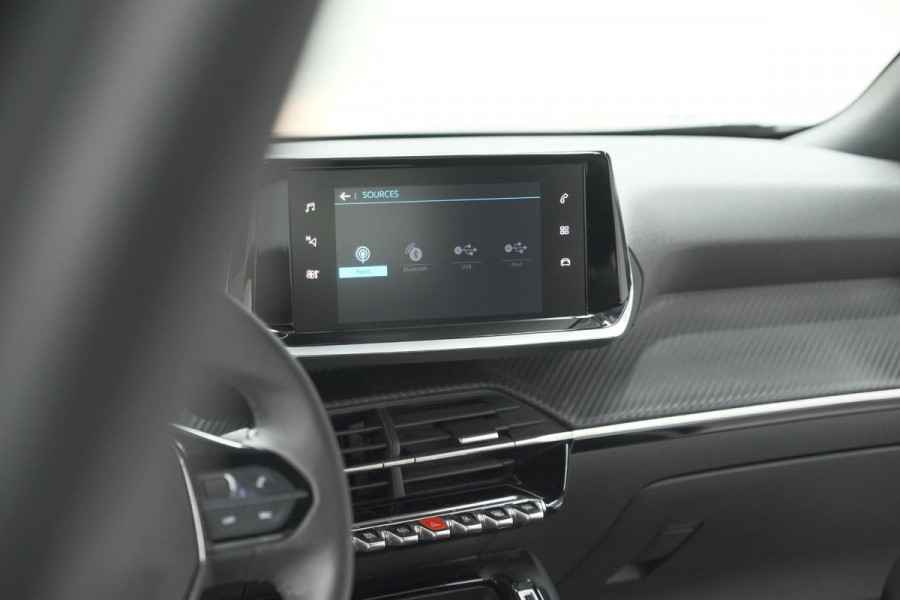 Peugeot 2008 PureTech 100 Active Pack | Allseason Banden | Parkeersensoren | Navigatie | Apple Carplay