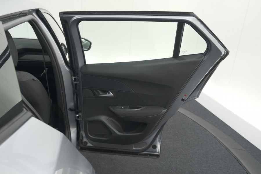 Peugeot 2008 PureTech 100 Active Pack | Allseason Banden | Parkeersensoren | Navigatie | Apple Carplay