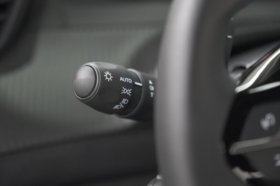 Peugeot 2008 1.2 Hybrid 145 Allure | 360 Camera | Adaptieve Cruise Control | Dodehoekdetectie | Apple Carplay