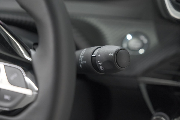 Peugeot 2008 1.2 Hybrid 145 Allure | 360 Camera | Adaptieve Cruise Control | Dodehoekdetectie | Apple Carplay
