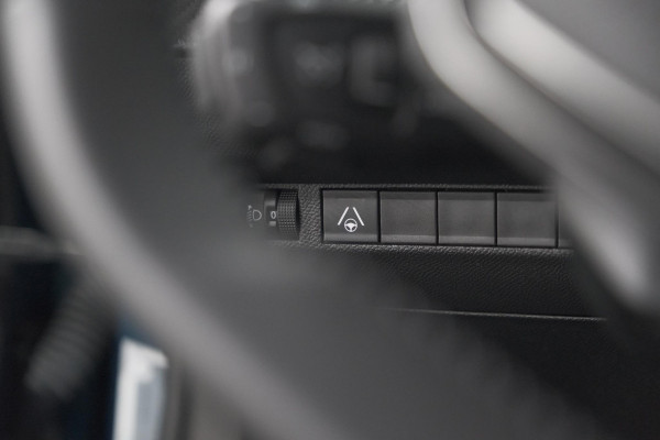 Peugeot 2008 1.2 Hybrid 145 Allure | 360 Camera | Adaptieve Cruise Control | Dodehoekdetectie | Apple Carplay