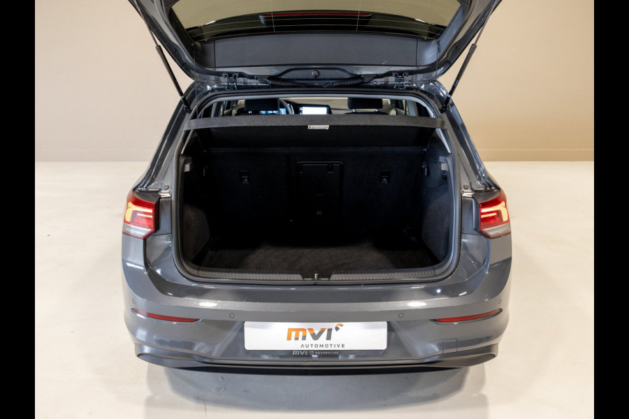 Volkswagen Golf 1.0 TSI Life / 110pk / Stoel en stuur verwarming / Achteruitrij camera / Navigatie /