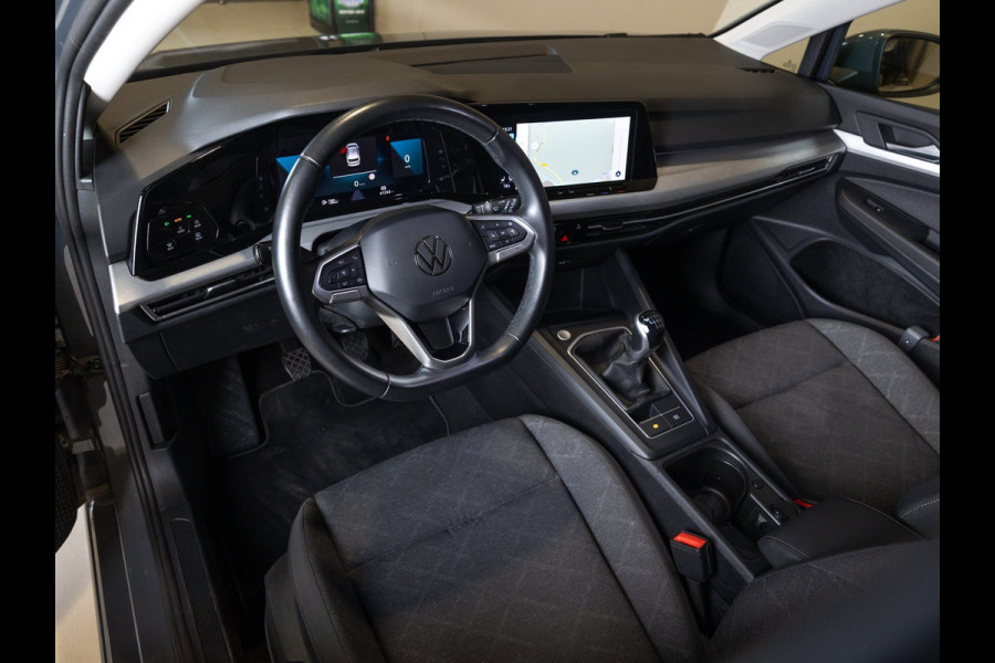 Volkswagen Golf 1.0 TSI Life / 110pk / Stoel en stuur verwarming / Achteruitrij camera / Navigatie /