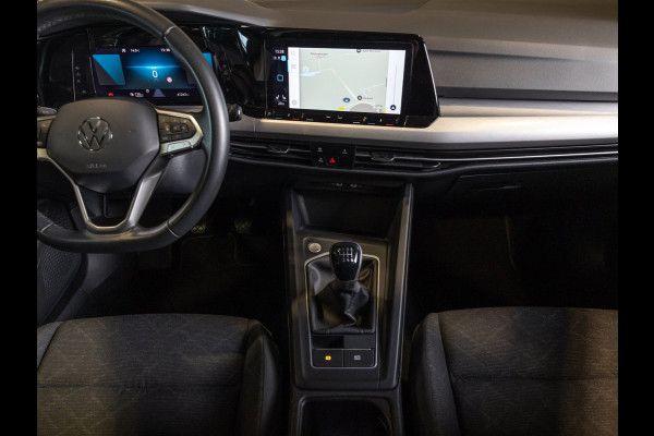 Volkswagen Golf 1.0 TSI Life / 110pk / Stoel en stuur verwarming / Achteruitrij camera / Navigatie /