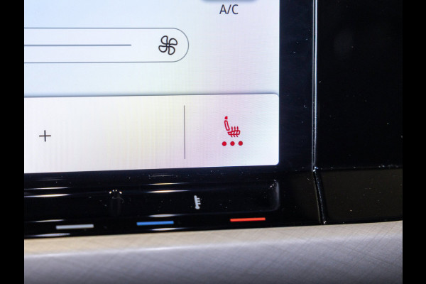 Volkswagen Golf 1.0 TSI Life / 110pk / Stoel en stuur verwarming / Achteruitrij camera / Navigatie /