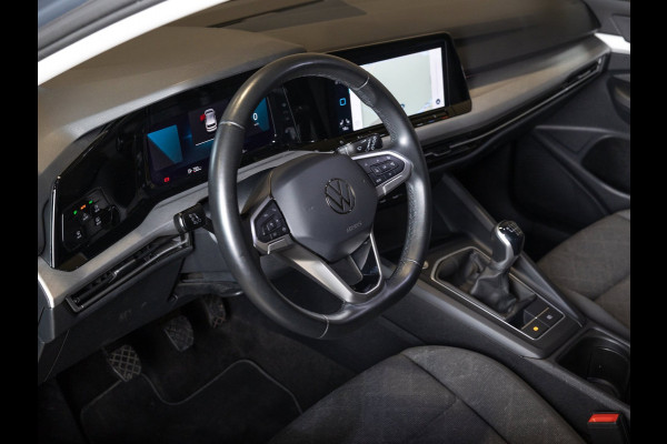 Volkswagen Golf 1.0 TSI Life / 110pk / Stoel en stuur verwarming / Achteruitrij camera / Navigatie /