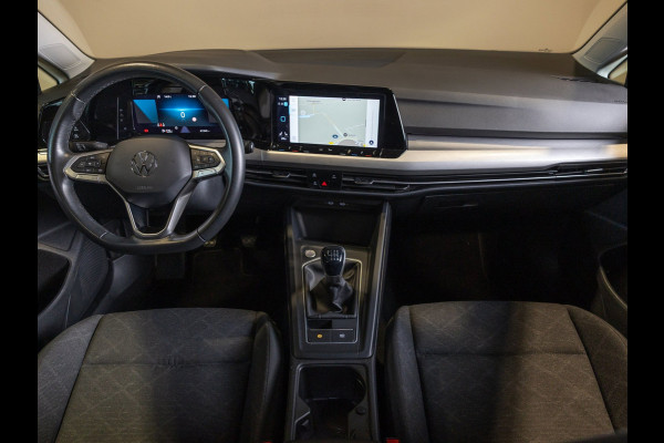 Volkswagen Golf 1.0 TSI Life / 110pk / Stoel en stuur verwarming / Achteruitrij camera / Navigatie /