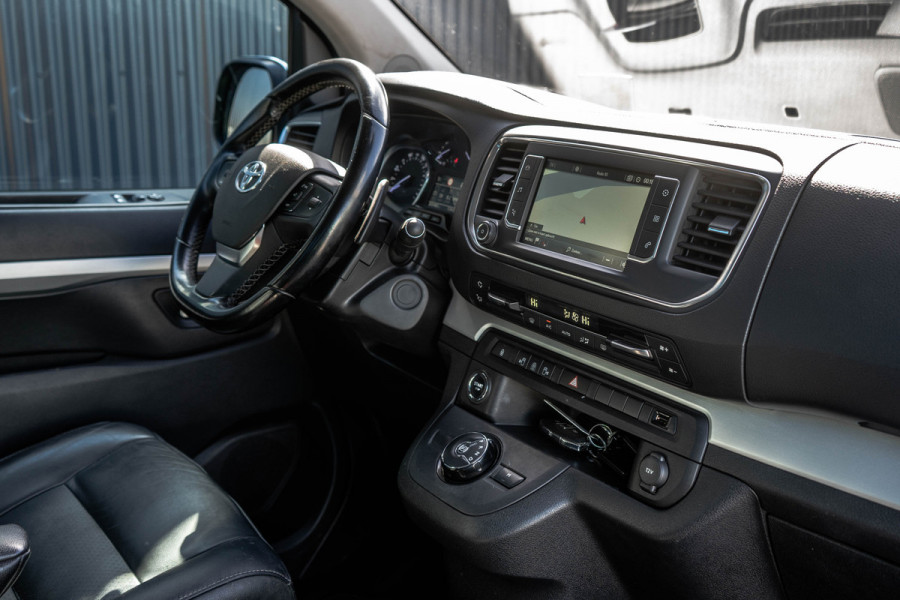 Toyota ProAce | Automaat | Vol opties | Massage stoel | LED | Lederen Interieur | Camera | Head-up display | PDC | Navi | Climatronic