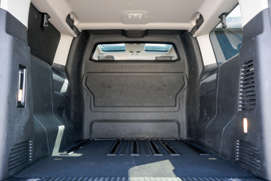 Toyota ProAce | Automaat | Vol opties | Massage stoel | LED | Lederen Interieur | Camera | Head-up display | PDC | Navi | Climatronic