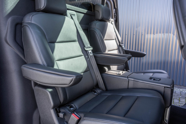 Toyota ProAce | Automaat | Vol opties | Massage stoel | LED | Lederen Interieur | Camera | Head-up display | PDC | Navi | Climatronic