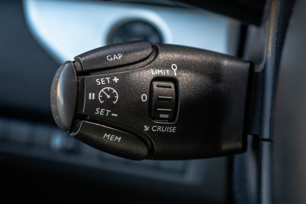 Toyota ProAce | Automaat | Vol opties | Massage stoel | LED | Lederen Interieur | Camera | Head-up display | PDC | Navi | Climatronic