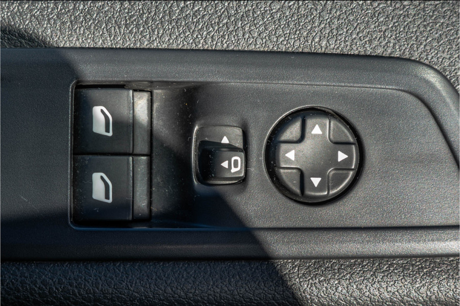 Toyota ProAce | Automaat | Vol opties | Massage stoel | LED | Lederen Interieur | Camera | Head-up display | PDC | Navi | Climatronic