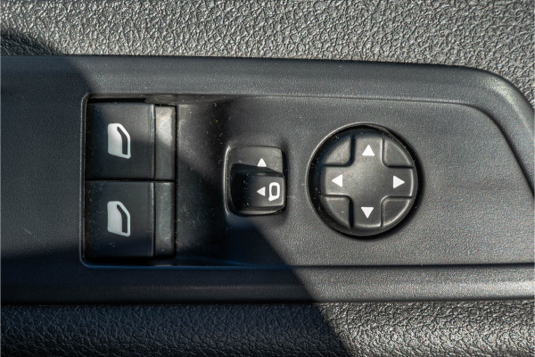 Toyota ProAce | Automaat | Vol opties | Massage stoel | LED | Lederen Interieur | Camera | Head-up display | PDC | Navi | Climatronic