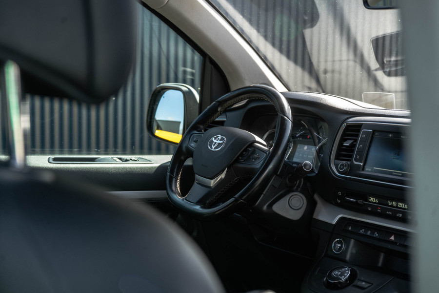 Toyota ProAce | Automaat | Vol opties | Massage stoel | LED | Lederen Interieur | Camera | Head-up display | PDC | Navi | Climatronic