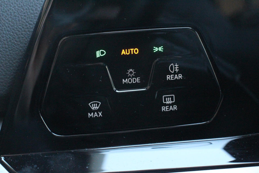 Volkswagen Golf Variant 1.5 TSI 131pk Life | Navigatie | Apple Carplay/Android Auto | Adaptive Cruise Control | Parkeersensoren | Camera | Park Assist | Stoel- en stuurverwarming | Virtual Cockpit | Climatronic