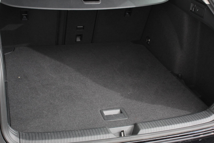 Volkswagen Golf Variant 1.5 TSI 131pk Life | Navigatie | Apple Carplay/Android Auto | Adaptive Cruise Control | Parkeersensoren | Camera | Park Assist | Stoel- en stuurverwarming | Virtual Cockpit | Climatronic