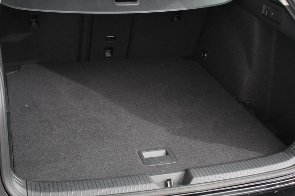 Volkswagen Golf Variant 1.5 TSI 131pk Life | Navigatie | Apple Carplay/Android Auto | Adaptive Cruise Control | Parkeersensoren | Camera | Park Assist | Stoel- en stuurverwarming | Virtual Cockpit | Climatronic