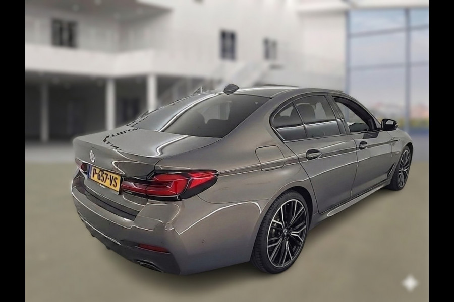 BMW 5 Serie 520e Business Edition Plus M Sport | M Performance | Alvitgrau | Panoramadak | Laser | Stoelverwarming | Stuurverwarming | Camera | Adaptive Cruise Control | Apple Carplay | Navigatie | Elektrische Stoelen |