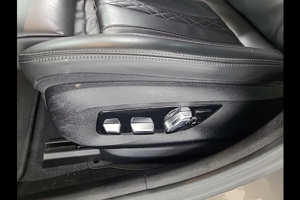 BMW 5 Serie 520e Business Edition Plus M Sport | M Performance | Alvitgrau | Panoramadak | Laser | Stoelverwarming | Stuurverwarming | Camera | Adaptive Cruise Control | Apple Carplay | Navigatie | Elektrische Stoelen |