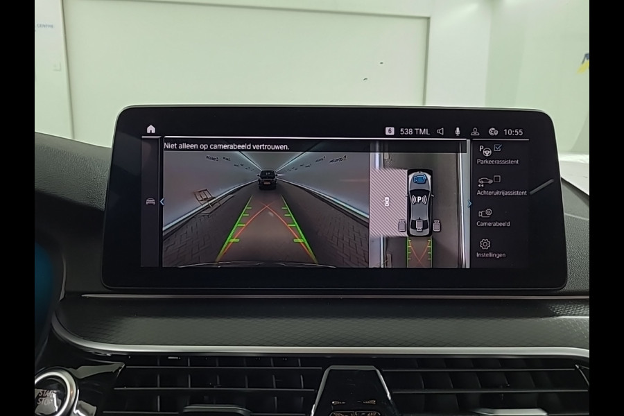 BMW 5 Serie 520e Business Edition Plus M Sport | M Performance | Alvitgrau | Panoramadak | Laser | Stoelverwarming | Stuurverwarming | Camera | Adaptive Cruise Control | Apple Carplay | Navigatie | Elektrische Stoelen |