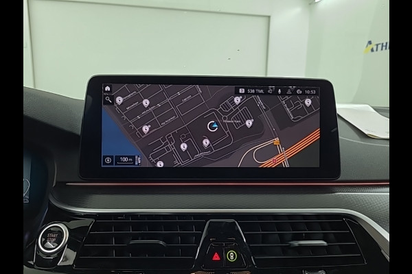BMW 5 Serie 520e Business Edition Plus M Sport | M Performance | Alvitgrau | Panoramadak | Laser | Stoelverwarming | Stuurverwarming | Camera | Adaptive Cruise Control | Apple Carplay | Navigatie | Elektrische Stoelen |