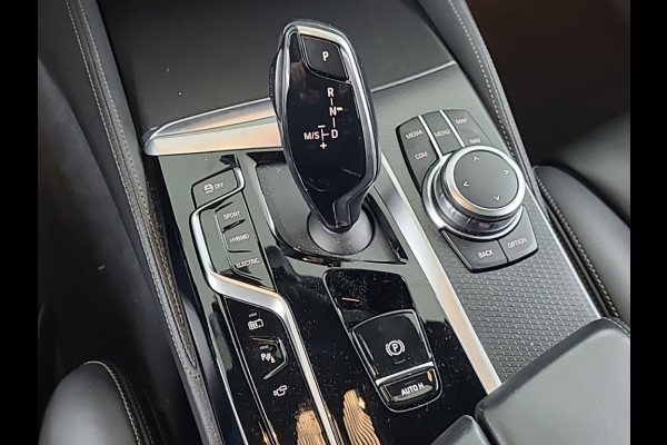 BMW 5 Serie 520e Business Edition Plus M Sport | M Performance | Alvitgrau | Panoramadak | Laser | Stoelverwarming | Stuurverwarming | Camera | Adaptive Cruise Control | Apple Carplay | Navigatie | Elektrische Stoelen |