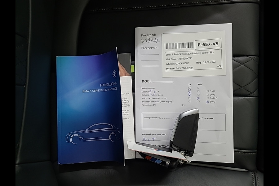 BMW 5 Serie 520e Business Edition Plus M Sport | M Performance | Alvitgrau | Panoramadak | Laser | Stoelverwarming | Stuurverwarming | Camera | Adaptive Cruise Control | Apple Carplay | Navigatie | Elektrische Stoelen |