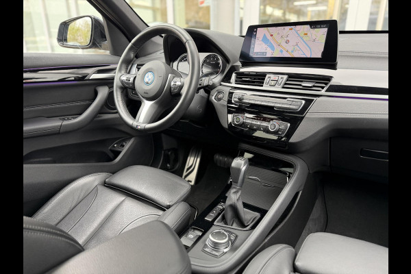BMW X1 xDrive25e Bus Ed Plus M-Sport |Pano|HUD|HiFi|Cam|Sfeer|19"|Storm Bay|
