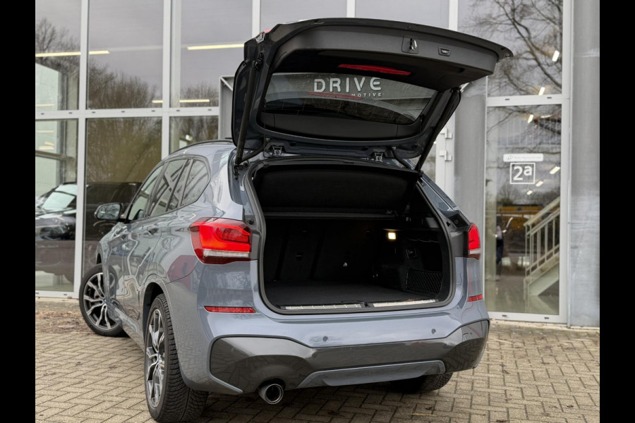 BMW X1 xDrive25e Bus Ed Plus M-Sport |Pano|HUD|HiFi|Cam|Sfeer|19"|Storm Bay|