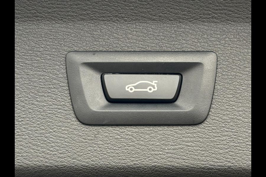 BMW X1 xDrive25e Bus Ed Plus M-Sport |Pano|HUD|HiFi|Cam|Sfeer|19"|Storm Bay|