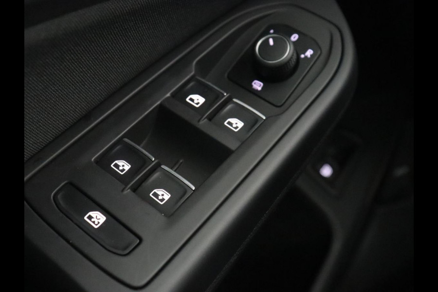 Volkswagen Golf 1.4 eHybrid GTE | SOH 93% | Stoelverwarming | Trekhaak | Carplay | Adaptive cruise | 18'' | Sportstoelen | Navigatie | Sfeerverlichting | Climate control | Parkeerhulp | PHEV | Plug In