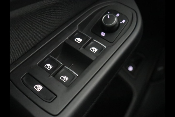 Volkswagen Golf 1.4 eHybrid GTE | SOH 93% | Stoelverwarming | Trekhaak | Carplay | Adaptive cruise | 18'' | Sportstoelen | Navigatie | Sfeerverlichting | Climate control | Parkeerhulp | PHEV | Plug In