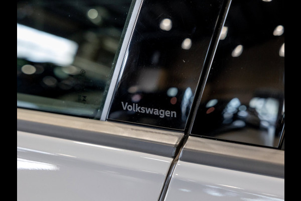 Volkswagen Golf 1.0 TSI Life / 110pk / Adaptieve cruise control / Apple CarPlay / Getint glas /