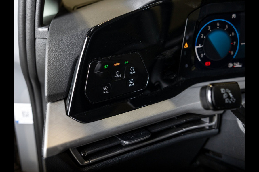 Volkswagen Golf 1.0 TSI Life / 110pk / Adaptieve cruise control / Apple CarPlay / Getint glas /