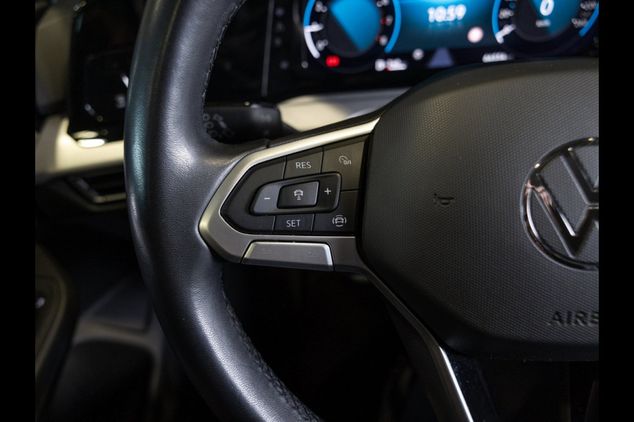 Volkswagen Golf 1.0 TSI Life / 110pk / Adaptieve cruise control / Apple CarPlay / Getint glas /