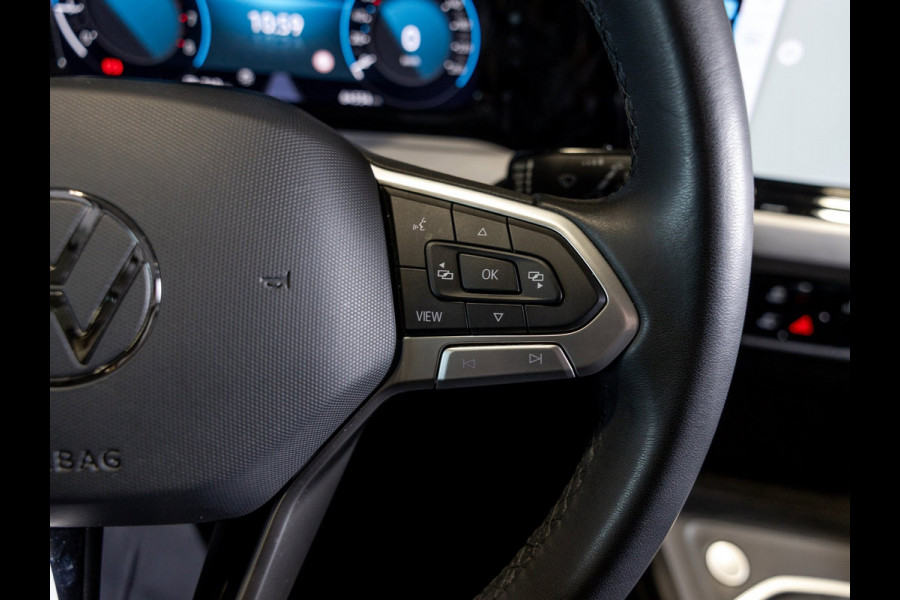 Volkswagen Golf 1.0 TSI Life / 110pk / Adaptieve cruise control / Apple CarPlay / Getint glas /