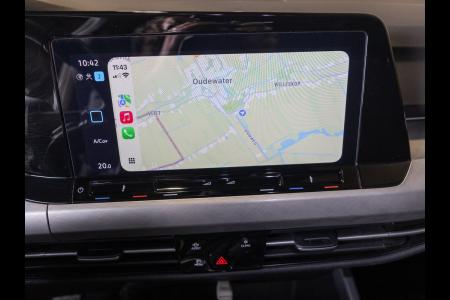 Volkswagen Golf 1.0 TSI Life / 110pk / Adaptieve cruise control / Apple CarPlay / Getint glas /