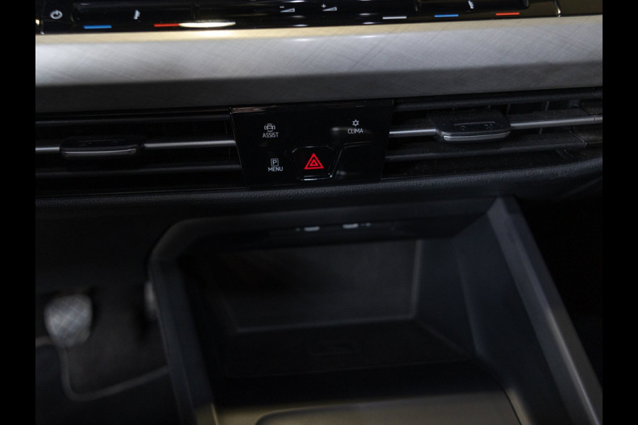 Volkswagen Golf 1.0 TSI Life / 110pk / Adaptieve cruise control / Apple CarPlay / Getint glas /