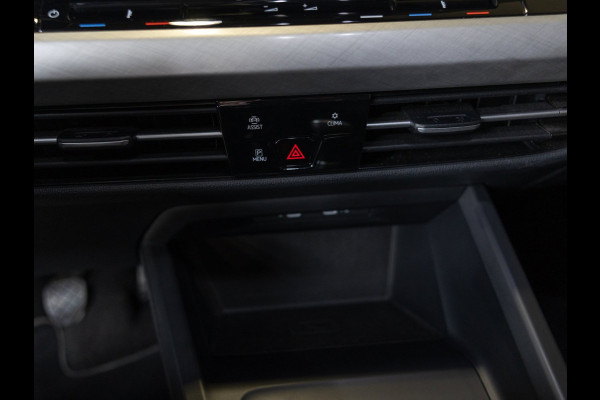 Volkswagen Golf 1.0 TSI Life / 110pk / Adaptieve cruise control / Apple CarPlay / Getint glas /