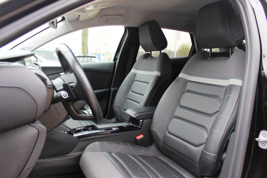 Citroën C4 1.2 Puretech Shine / Camera / Head-up / Keyless / Leder / 18'' / Navigatie / DAB / Dodehoek / ACC / Virtual Cockpit