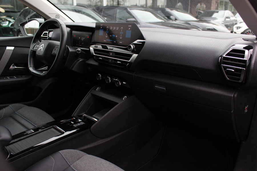 Citroën C4 1.2 Puretech Shine / Camera / Head-up / Keyless / Leder / 18'' / Navigatie / DAB / Dodehoek / ACC / Virtual Cockpit